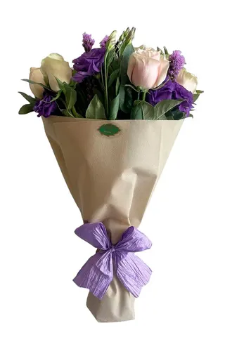 RAMO DE ROSAS Y LISIANTHUS